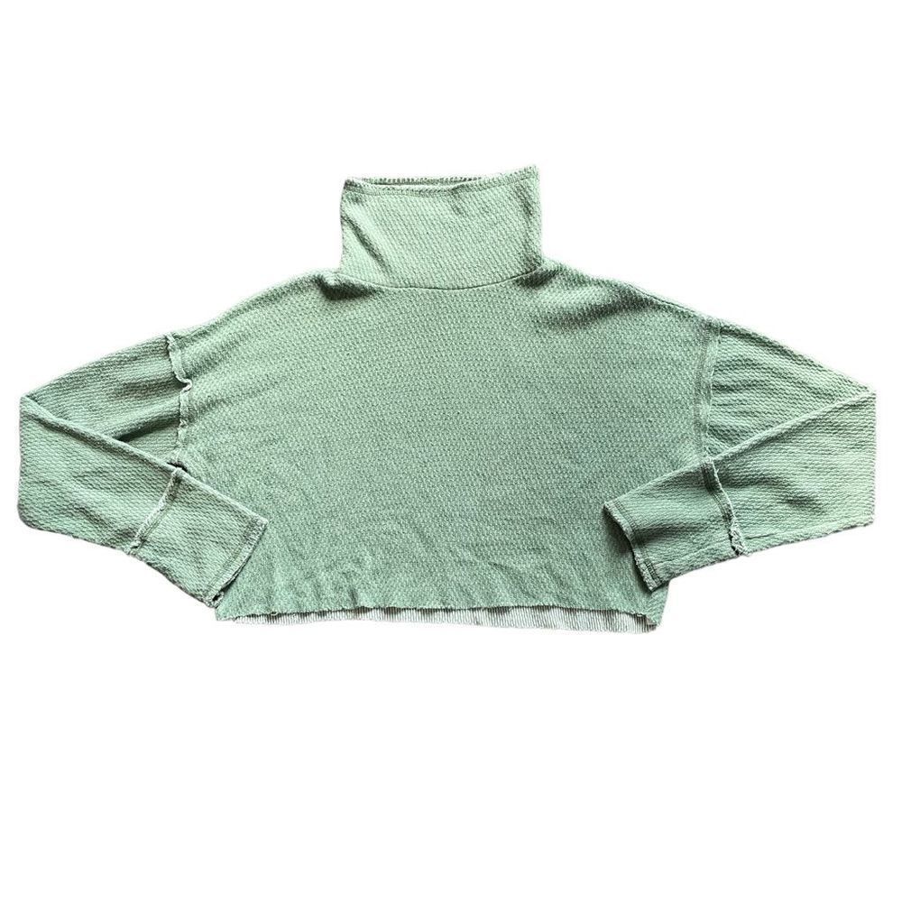 Urban Outfitters Green Cropped drop shoulder knit long sleeve turtleneck size M